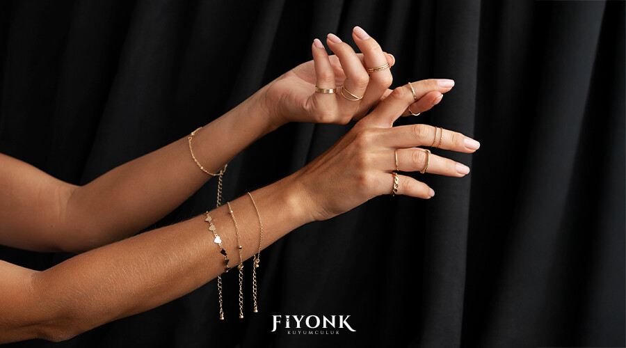 Minimalist Altın Takı Sevenler İçin En Şık Altın Aksesuarlar