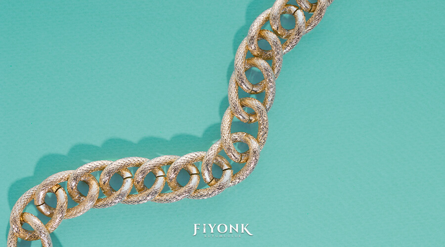 Altın Takı Trendleri: Bu Yılın En Popüler Tasarımları