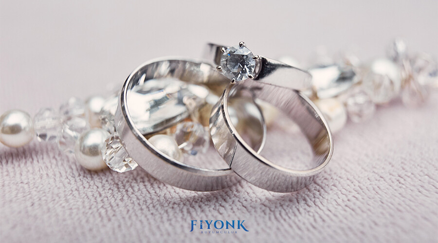 Düğünlerde Hangi Altın Takılar Tercih Edilmeli?