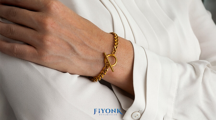 Altın Bileklik Hangi Kola Takılır?