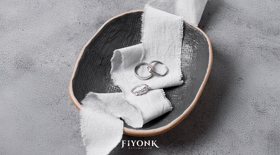 Pırlanta Takılarınızı Evde Temizlemenin Doğru Yöntemleri