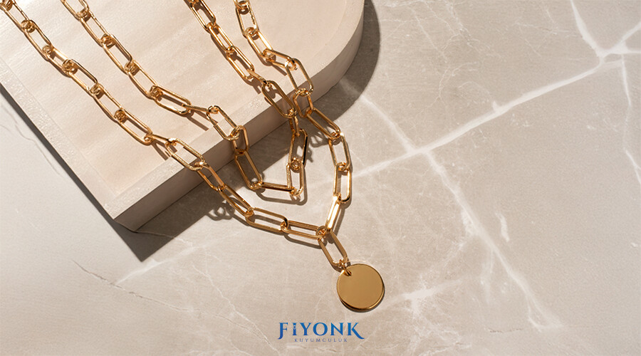 Altın Takılarınızı Kombinlemek İçin Stil Önerileri