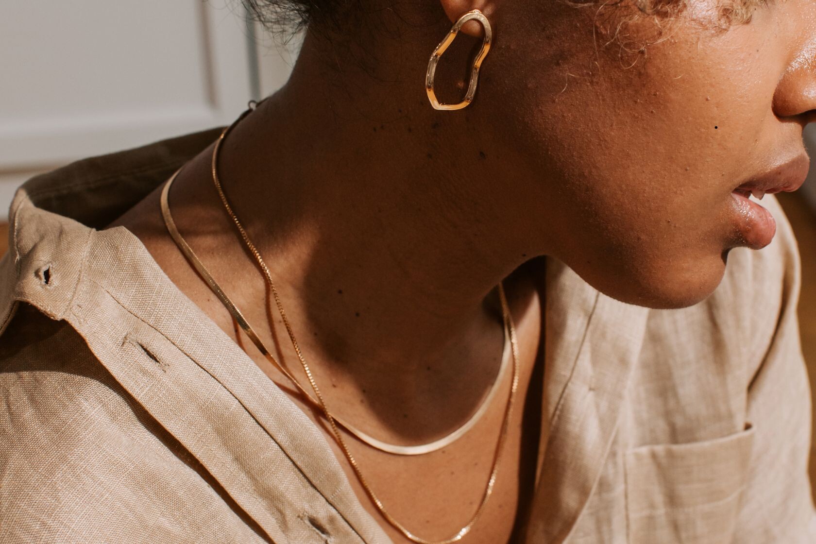 Yazlık Elbiseler İçin En İyi Takı Stilleri