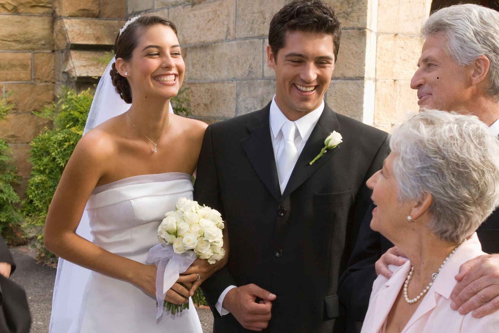 Düğün Misafirleri İçin Takı Rehberi: Ne Takmalı, Nelerden Kaçınmalı?